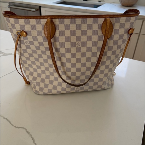 Louis Vuitton Neverfull Beige - Picture 2 of 7